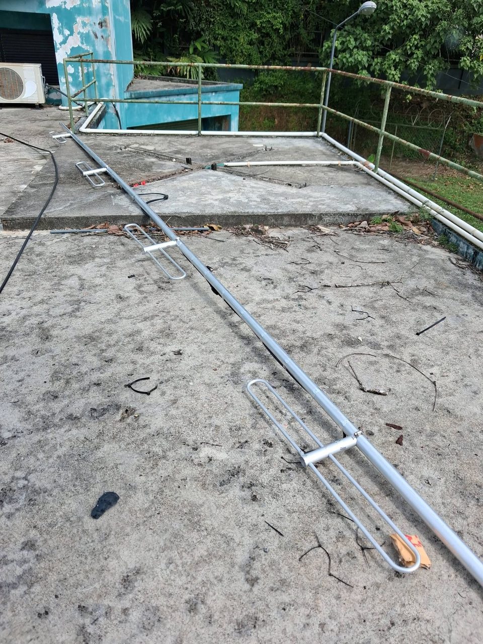 สายอากาศชนิดโฟลเด็ดไดโพล Folded Dipole 4 Stack ชุดใหม่ที่เตรียมติดตั้งบนสถานีทวนสัญญาณ E24BU
